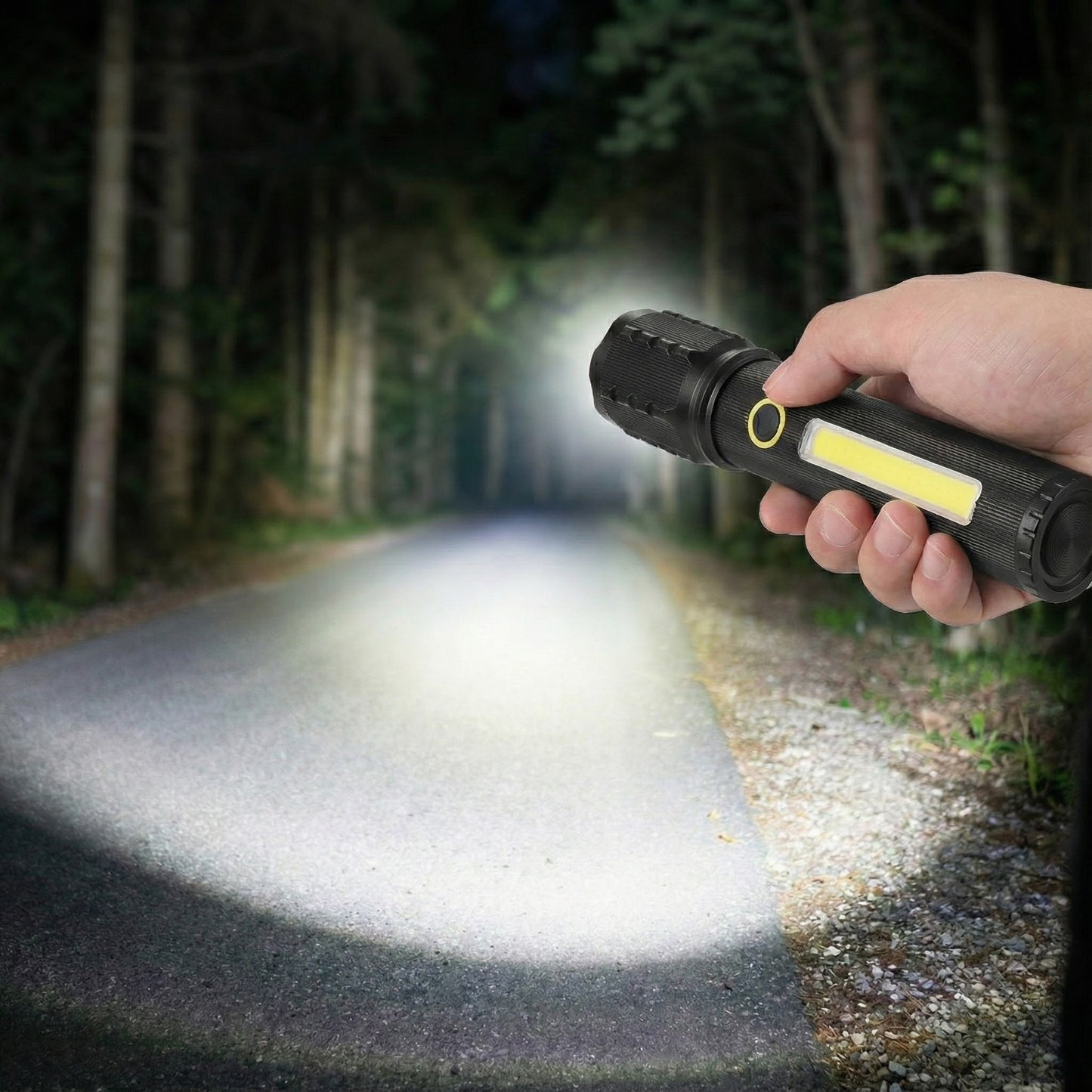 TitanLux – Lanternă LED Reîncărcabilă cu Iluminare Avansată